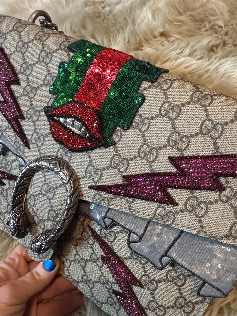 Gucci GG Supreme Shoulder Bag with Pink Glitter Lightning and Green-Red Appliqué - Picture 3 of 11